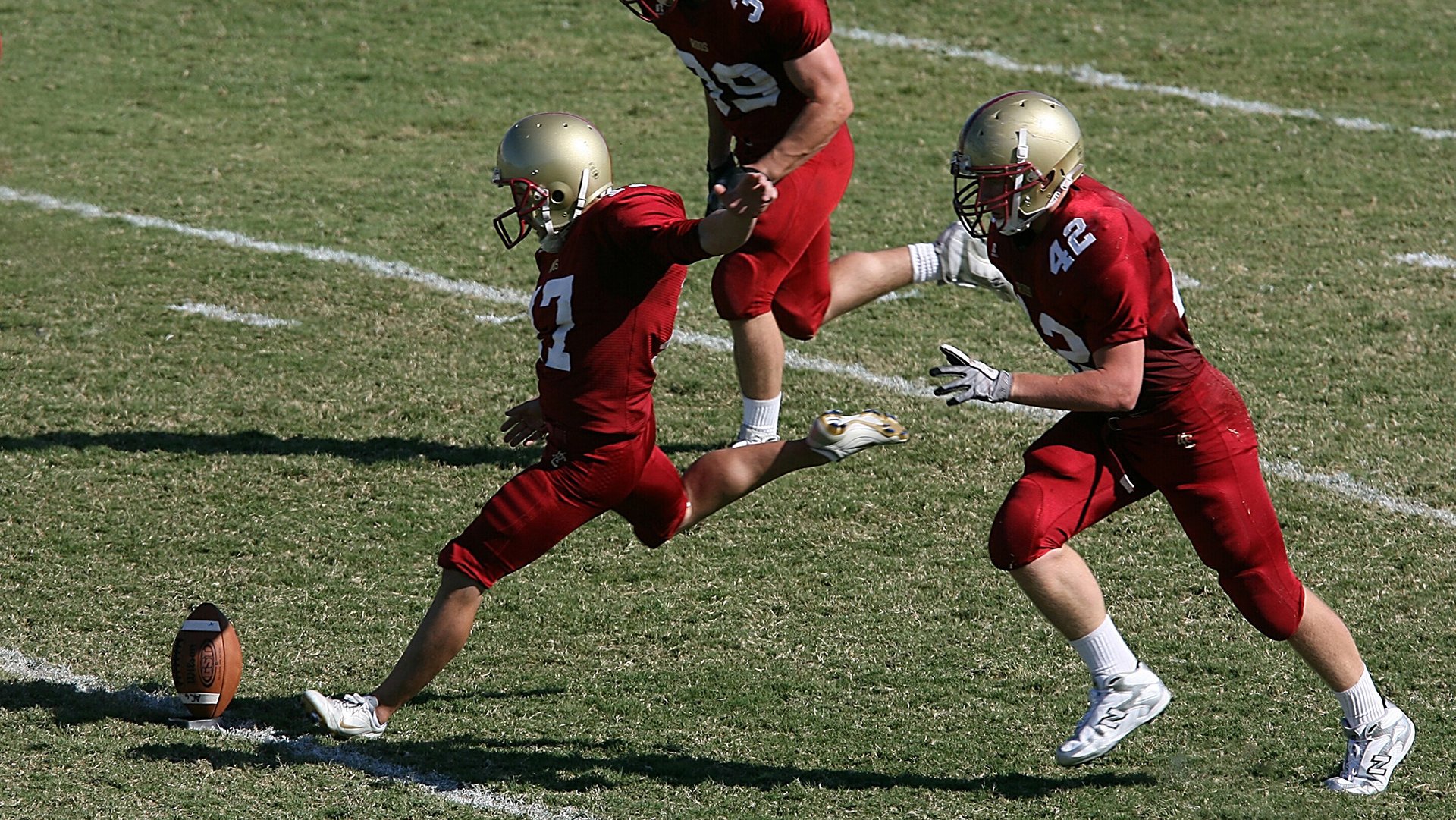 巴塞罗那2-2战平皇马，莱万和莫拉塔各入一球，巴塞罗那绝杀皇马